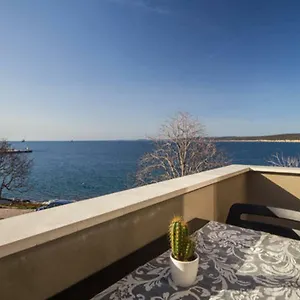 Apartment Dobric, Koromačno